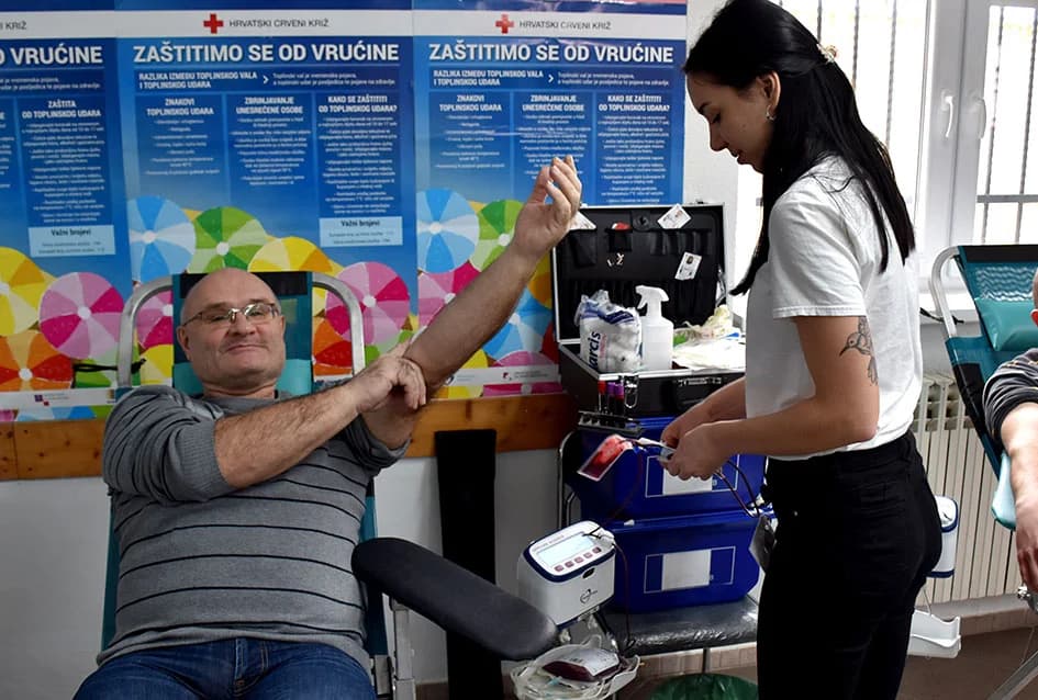 TRODNEVNA AKCIJA DARIVANJA KRVI U POŽEŠKOM CRVENOM KRIŽU: Odaziv izuzetan, sve više žena