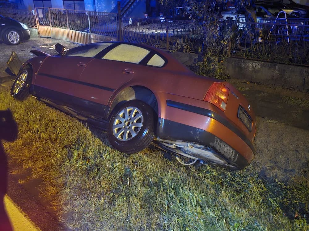 Još jedna prometna nesreća na cestama Požeštine: 21-godišnji vozač sletio u putni kanal
