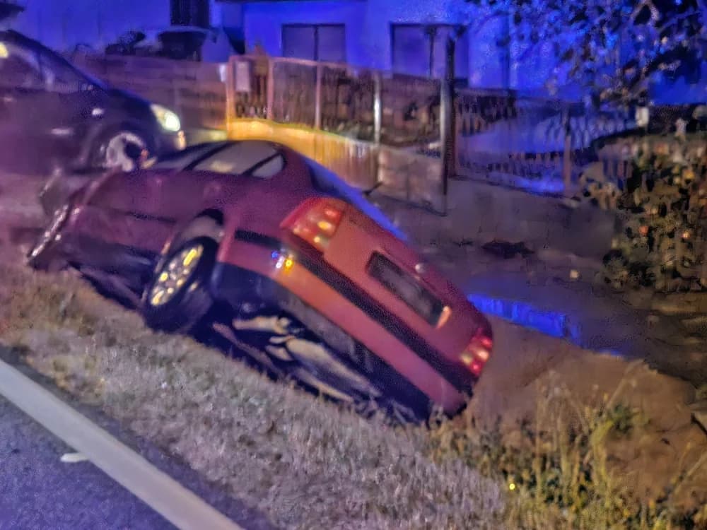 Još jedna prometna nesreća na cestama Požeštine: 21-godišnji vozač sletio u putni kanal