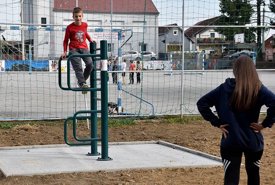 Jakšički osnovnoškolci dobili sprave za vježbalište: Sreći nema kraja! /FOTO/