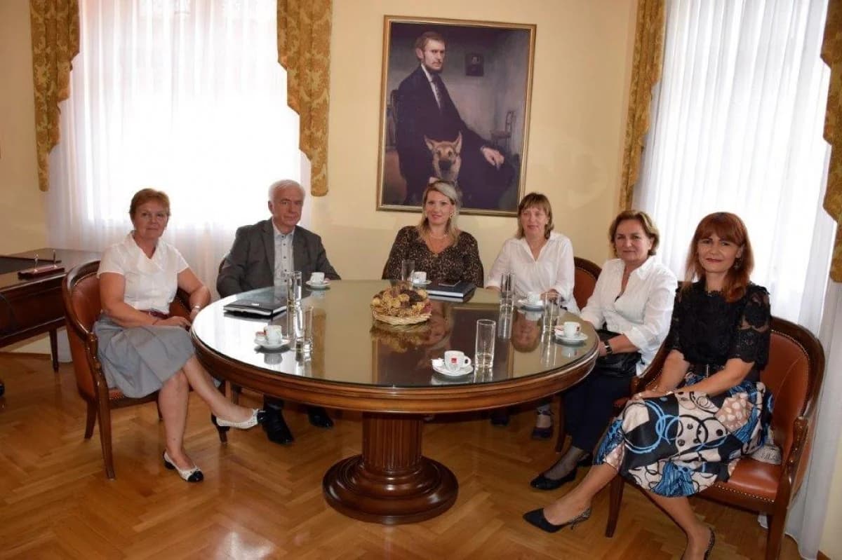 Gradonačelnik primio ravnateljice OŠ Antuna Kanižlića i OŠ „Dobriša Cesarić“ koje odlaze u mirovinu te nove ravnateljice koje stupaju na dužnost