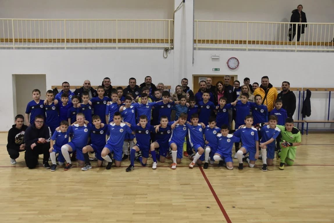 Gosti iz Dugog Sela uzvratili posjet Rajsavcu: Mali nogometaši pokazali svoja sportska umijeća /FOTO/