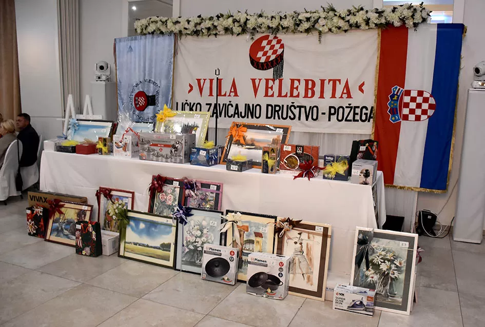 LIČKA VEČER 2025.: Ličani dijele zavičajnost  sa ljudima oko sebe