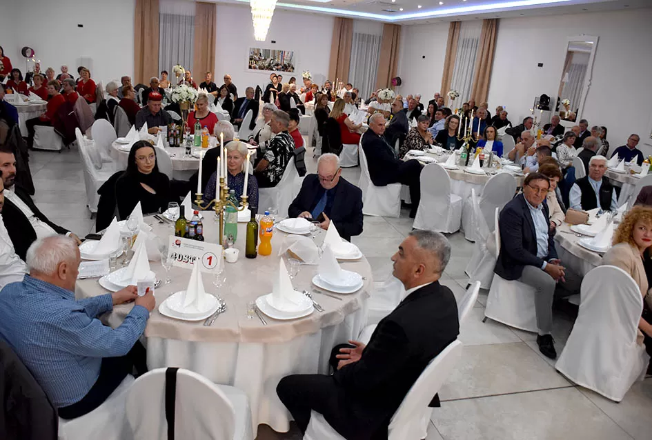 LIČKA VEČER 2025.: Ličani dijele zavičajnost  sa ljudima oko sebe