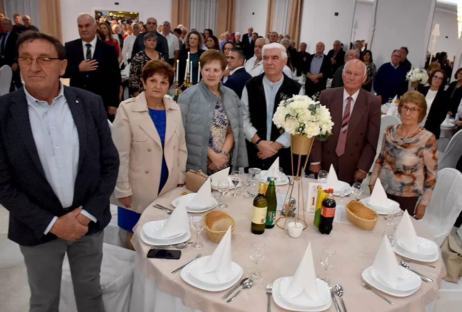 LIČKA VEČER 2025.: Ličani dijele zavičajnost  sa ljudima oko sebe