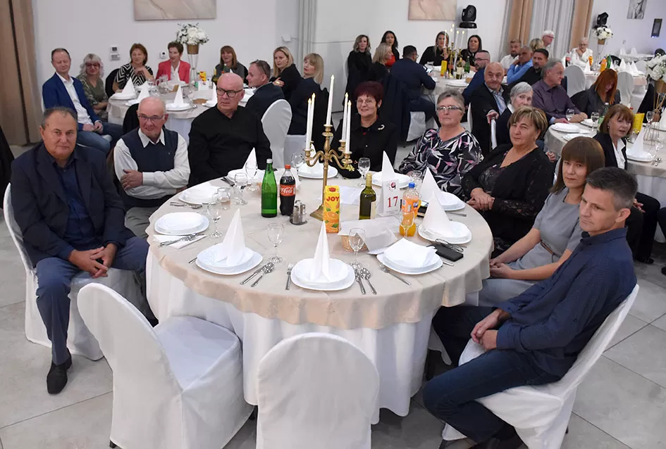 LIČKA VEČER 2025.: Ličani dijele zavičajnost  sa ljudima oko sebe