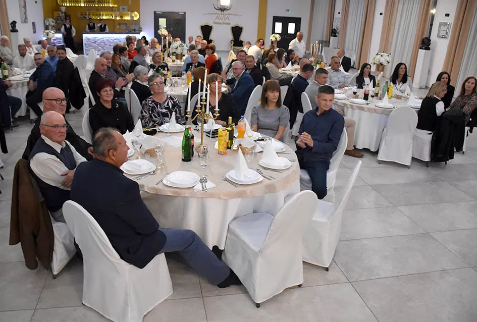 LIČKA VEČER 2025.: Ličani dijele zavičajnost  sa ljudima oko sebe