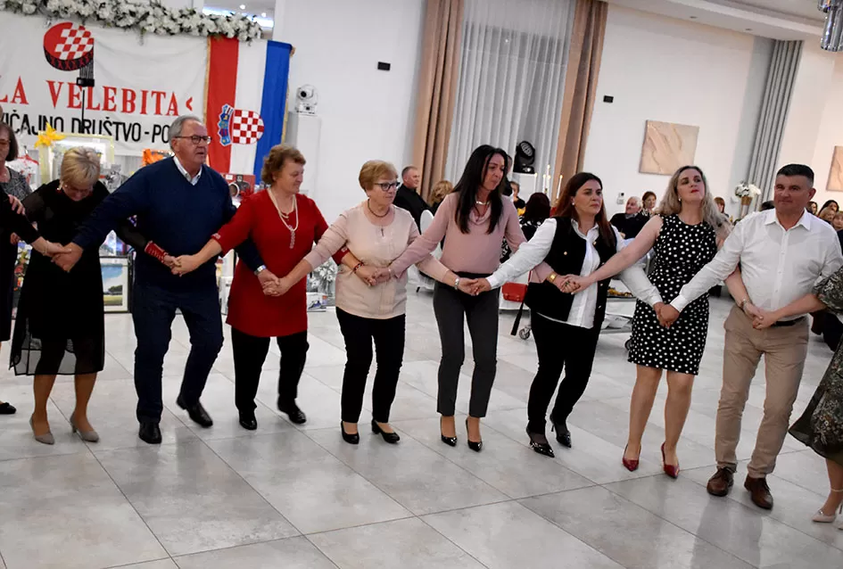 LIČKA VEČER 2025.: Ličani dijele zavičajnost  sa ljudima oko sebe