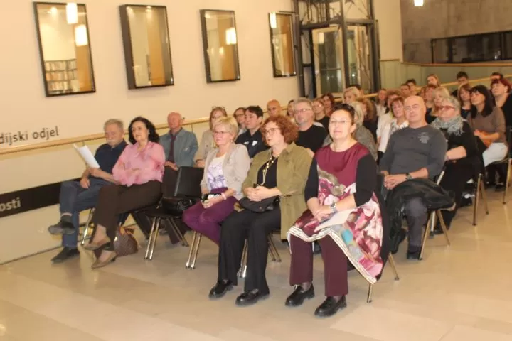 POETSKA VEČER  Predstavljena zbirka pjesama „Napokon“ požeške pjesnikinje Verice Sinjaković