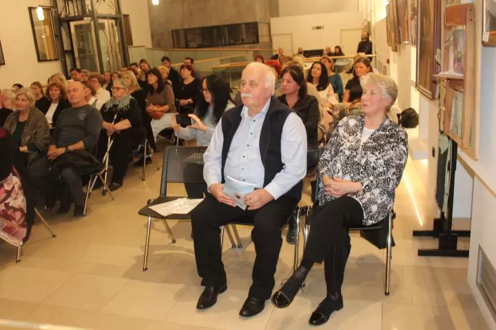POETSKA VEČER  Predstavljena zbirka pjesama „Napokon“ požeške pjesnikinje Verice Sinjaković