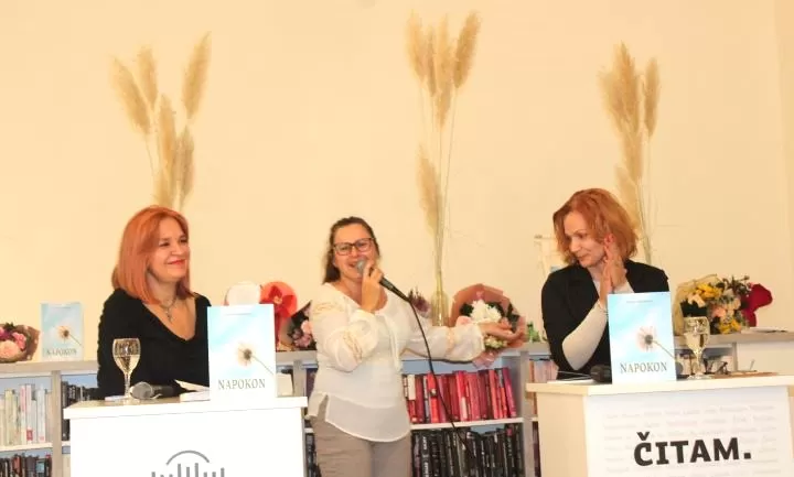 POETSKA VEČER  Predstavljena zbirka pjesama „Napokon“ požeške pjesnikinje Verice Sinjaković
