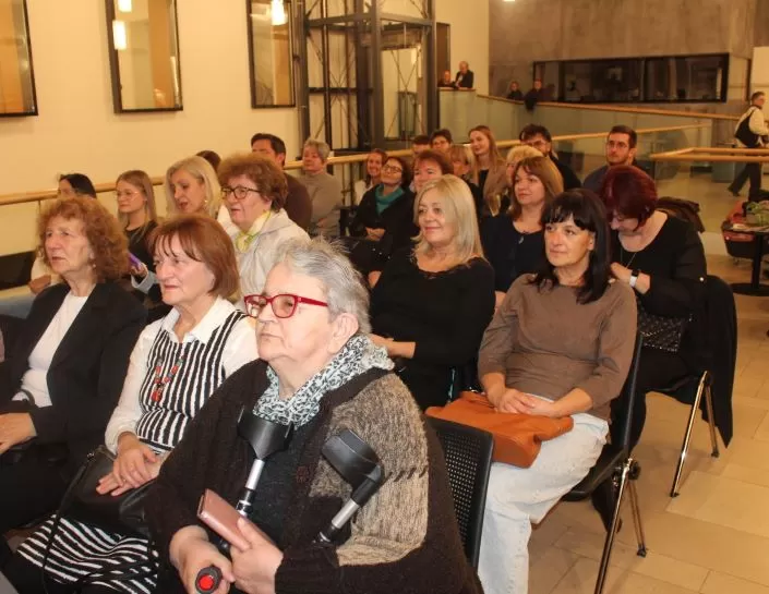 POETSKA VEČER  Predstavljena zbirka pjesama „Napokon“ požeške pjesnikinje Verice Sinjaković