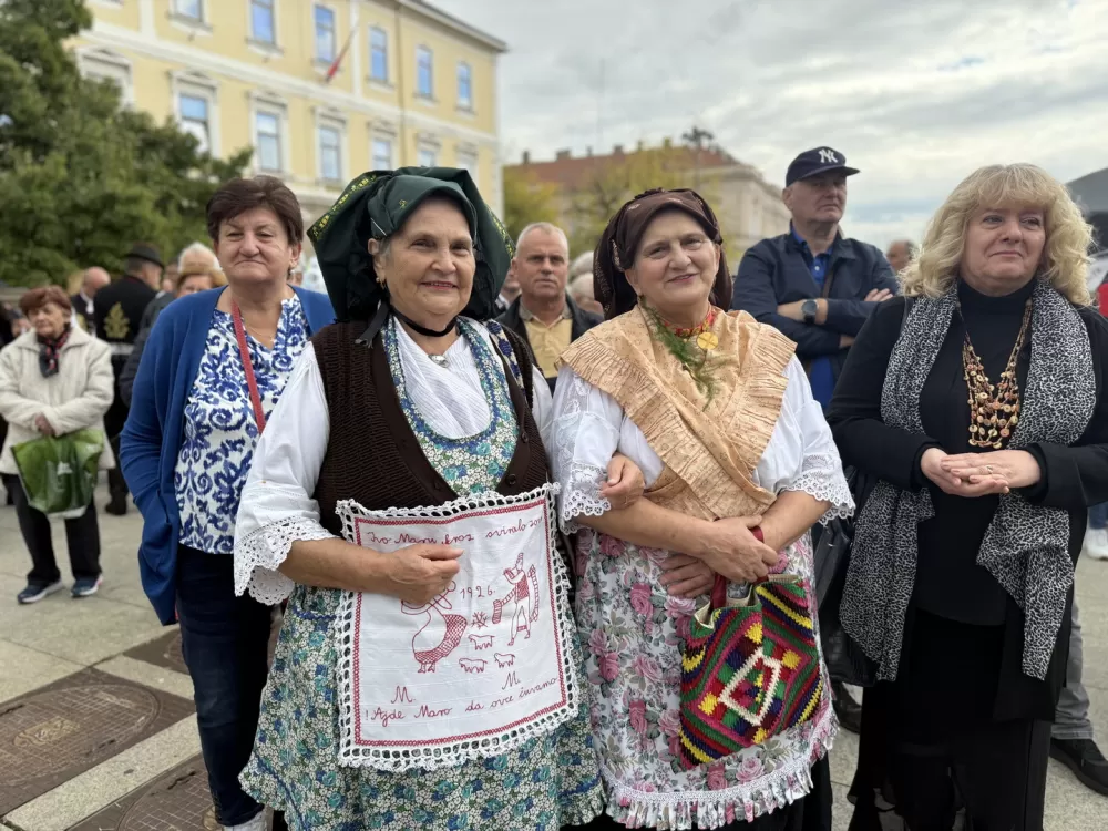 Pogača Fest oživio duh Slavonskog Broda – 20-metarska šokačka pogača za Guinnessa i nezaboravno slavlje na Korzu