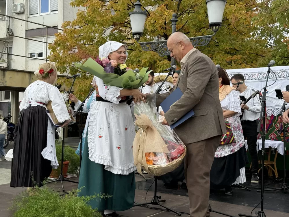 Pogača Fest oživio duh Slavonskog Broda – 20-metarska šokačka pogača za Guinnessa i nezaboravno slavlje na Korzu