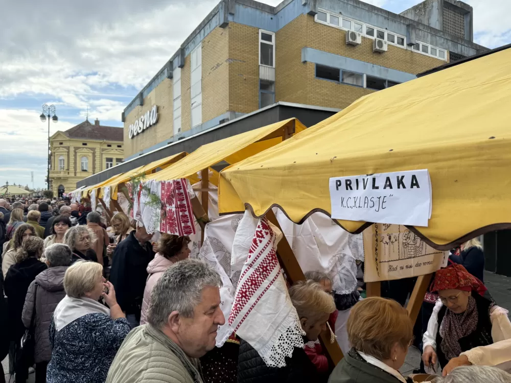Pogača Fest oživio duh Slavonskog Broda – 20-metarska šokačka pogača za Guinnessa i nezaboravno slavlje na Korzu