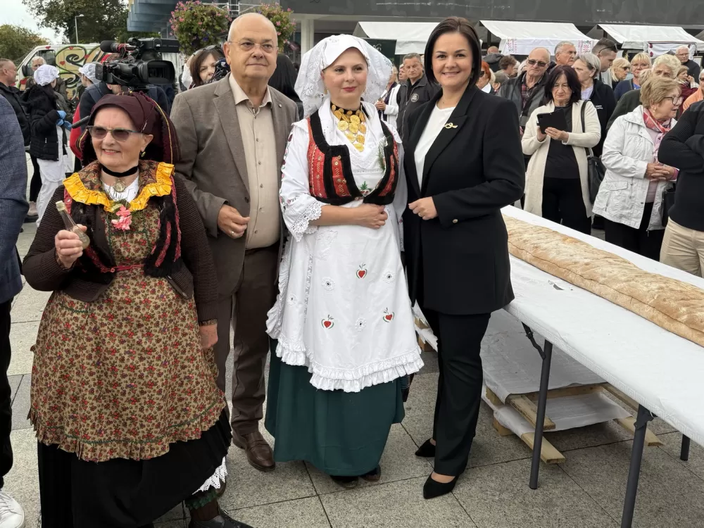 Pogača Fest oživio duh Slavonskog Broda – 20-metarska šokačka pogača za Guinnessa i nezaboravno slavlje na Korzu