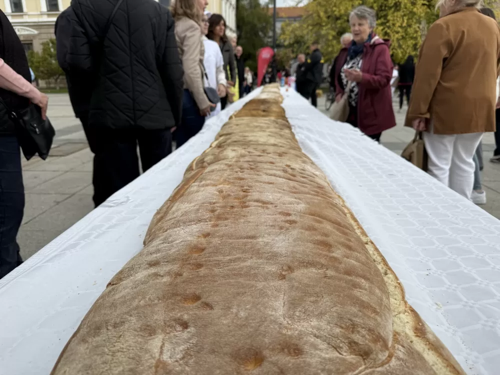 Pogača Fest oživio duh Slavonskog Broda – 20-metarska šokačka pogača za Guinnessa i nezaboravno slavlje na Korzu
