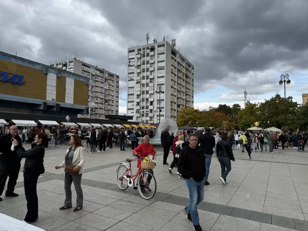 Pogača Fest oživio duh Slavonskog Broda – 20-metarska šokačka pogača za Guinnessa i nezaboravno slavlje na Korzu
