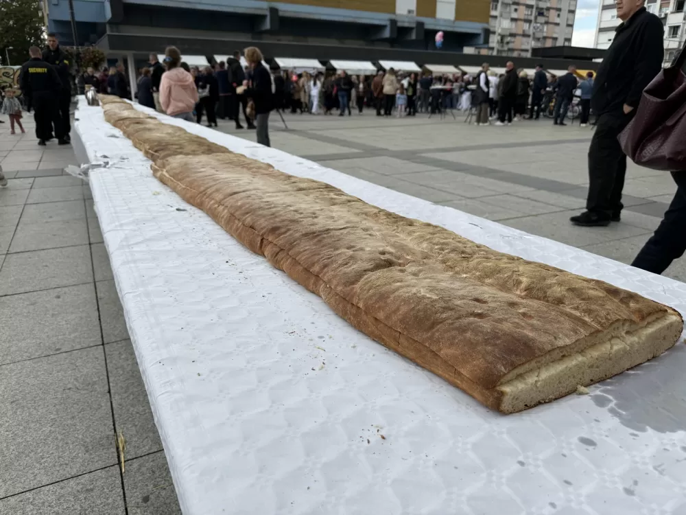 Pogača Fest oživio duh Slavonskog Broda – 20-metarska šokačka pogača za Guinnessa i nezaboravno slavlje na Korzu