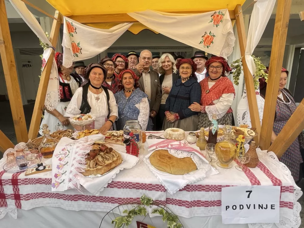 Pogača Fest oživio duh Slavonskog Broda – 20-metarska šokačka pogača za Guinnessa i nezaboravno slavlje na Korzu
