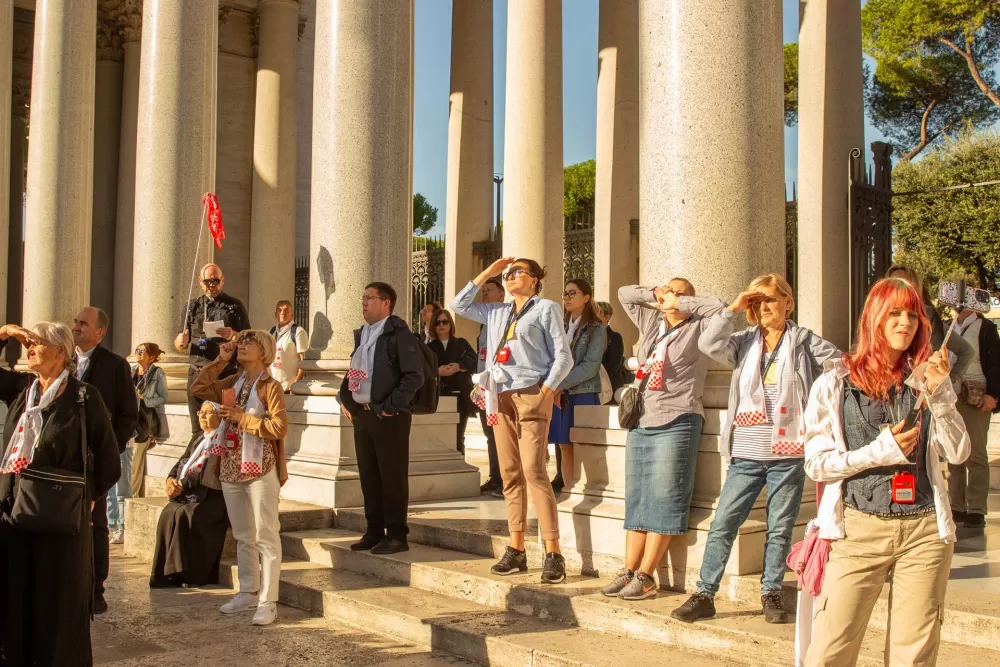 VELIKA FOTOGALERIJA: Vjernici Požeške biskupije hodočastili u Rim povodom jubileja i 1100. obljetnice Splitskih sabora