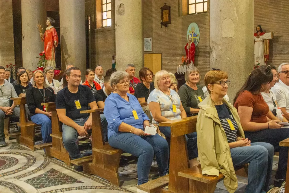 VELIKA FOTOGALERIJA: Vjernici Požeške biskupije hodočastili u Rim povodom jubileja i 1100. obljetnice Splitskih sabora