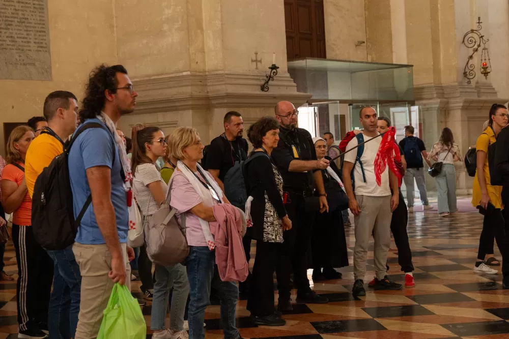VELIKA FOTOGALERIJA: Vjernici Požeške biskupije hodočastili u Rim povodom jubileja i 1100. obljetnice Splitskih sabora
