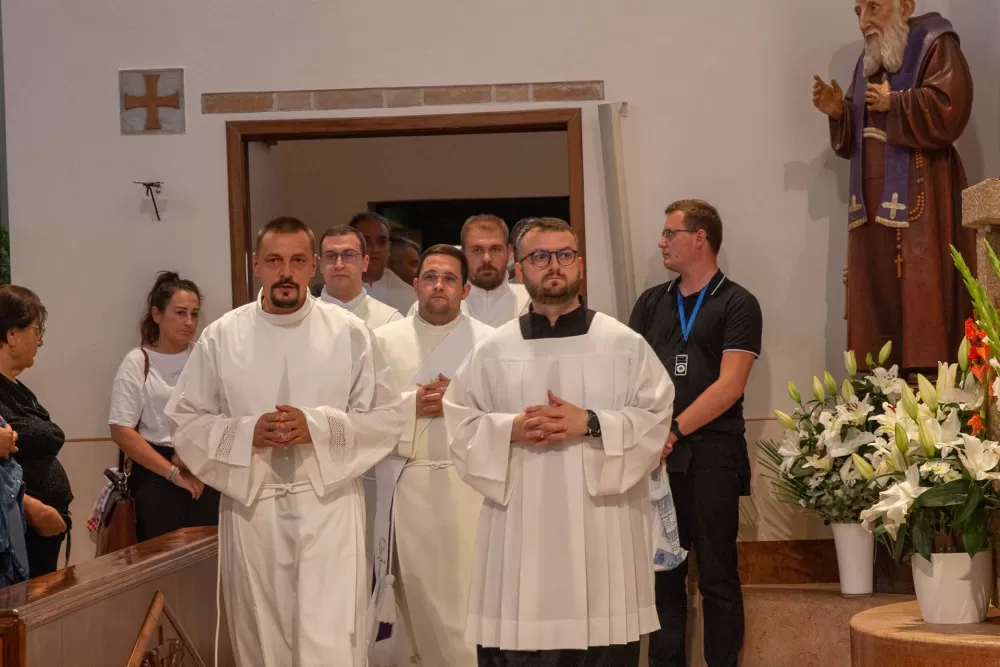 VELIKA FOTOGALERIJA: Vjernici Požeške biskupije hodočastili u Rim povodom jubileja i 1100. obljetnice Splitskih sabora