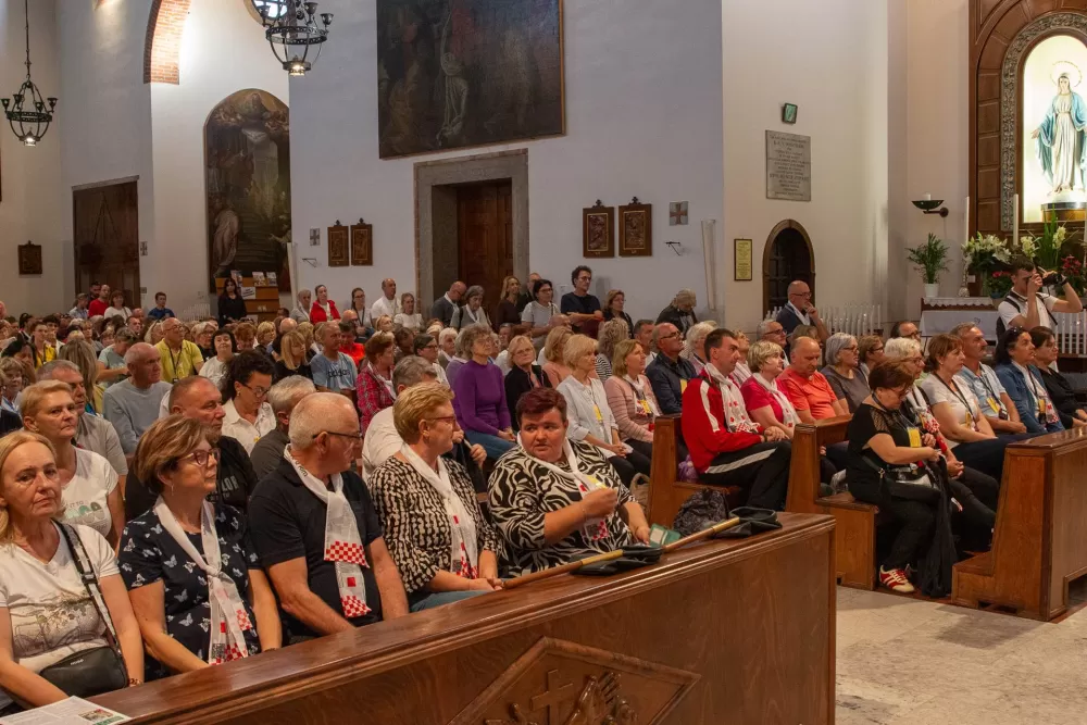VELIKA FOTOGALERIJA: Vjernici Požeške biskupije hodočastili u Rim povodom jubileja i 1100. obljetnice Splitskih sabora