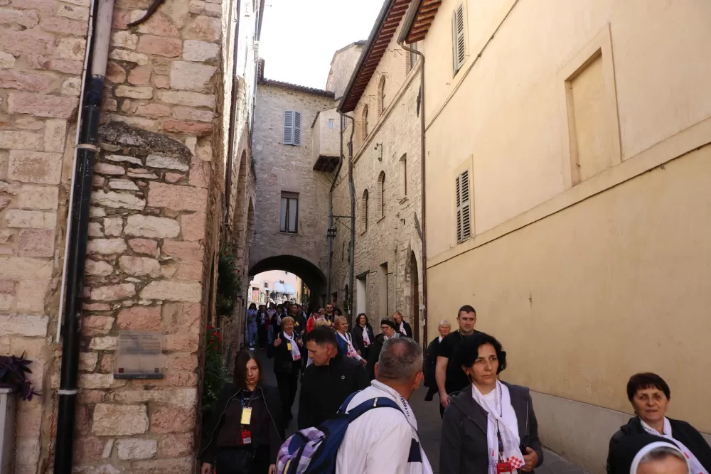 VELIKA FOTOGALERIJA: Vjernici Požeške biskupije hodočastili u Rim povodom jubileja i 1100. obljetnice Splitskih sabora