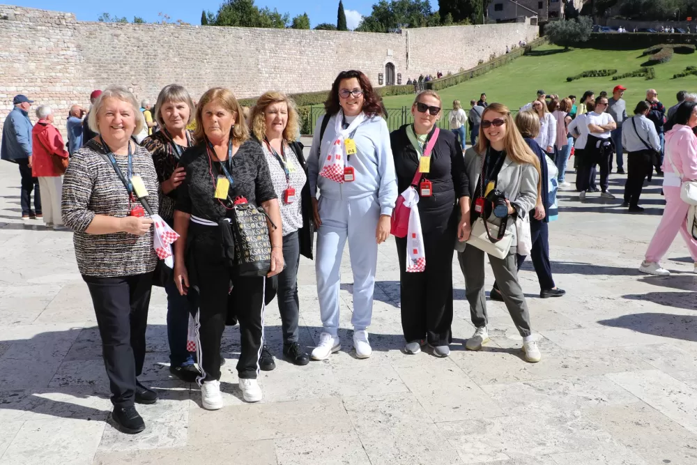 VELIKA FOTOGALERIJA: Vjernici Požeške biskupije hodočastili u Rim povodom jubileja i 1100. obljetnice Splitskih sabora