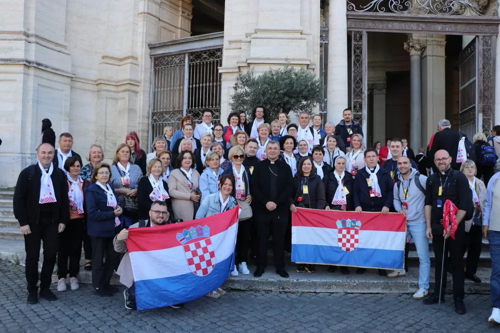 VELIKA FOTOGALERIJA: Vjernici Požeške biskupije hodočastili u Rim povodom jubileja i 1100. obljetnice Splitskih sabora