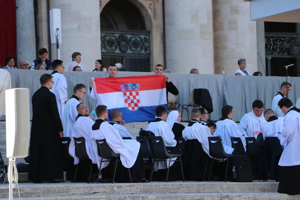 VELIKA FOTOGALERIJA: Vjernici Požeške biskupije hodočastili u Rim povodom jubileja i 1100. obljetnice Splitskih sabora