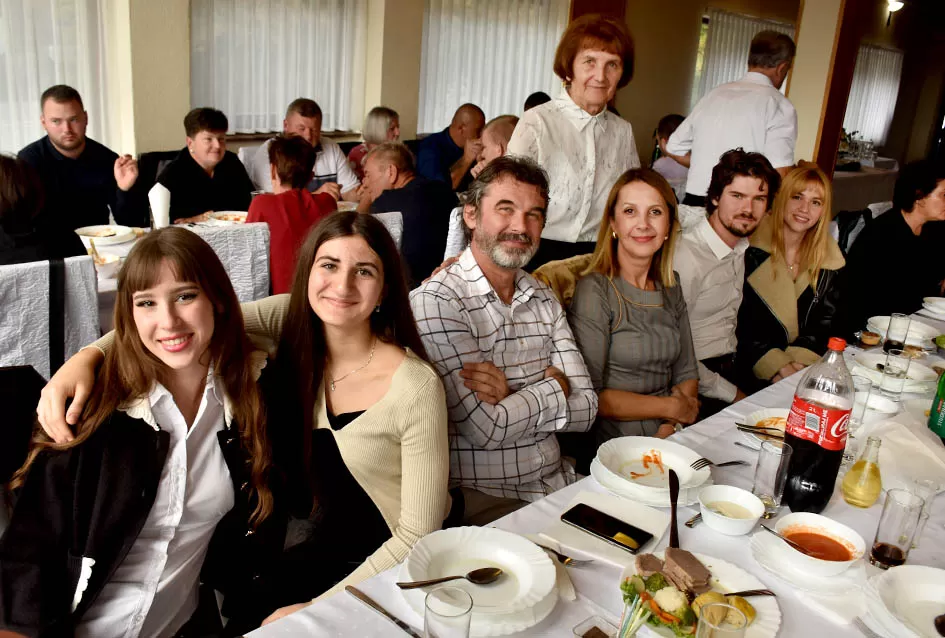 Dva osmijeha, dvostruka radost: Blizanci Dora i Lovro kršteni u Požegi