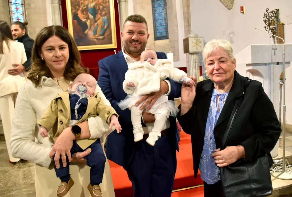 Dva osmijeha, dvostruka radost: Blizanci Dora i Lovro kršteni u Požegi