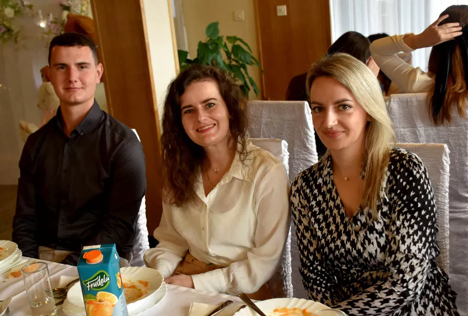 Dva osmijeha, dvostruka radost: Blizanci Dora i Lovro kršteni u Požegi