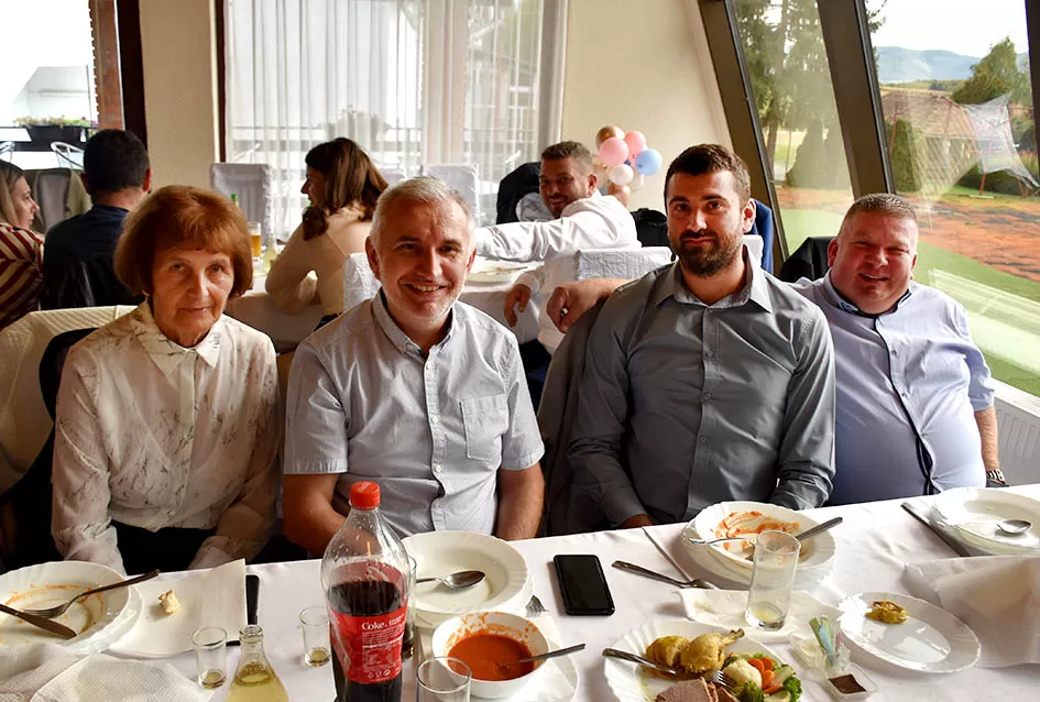 Dva osmijeha, dvostruka radost: Blizanci Dora i Lovro kršteni u Požegi