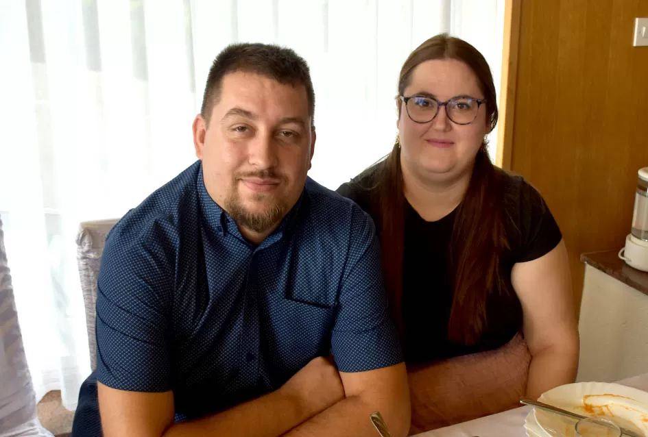 Dva osmijeha, dvostruka radost: Blizanci Dora i Lovro kršteni u Požegi