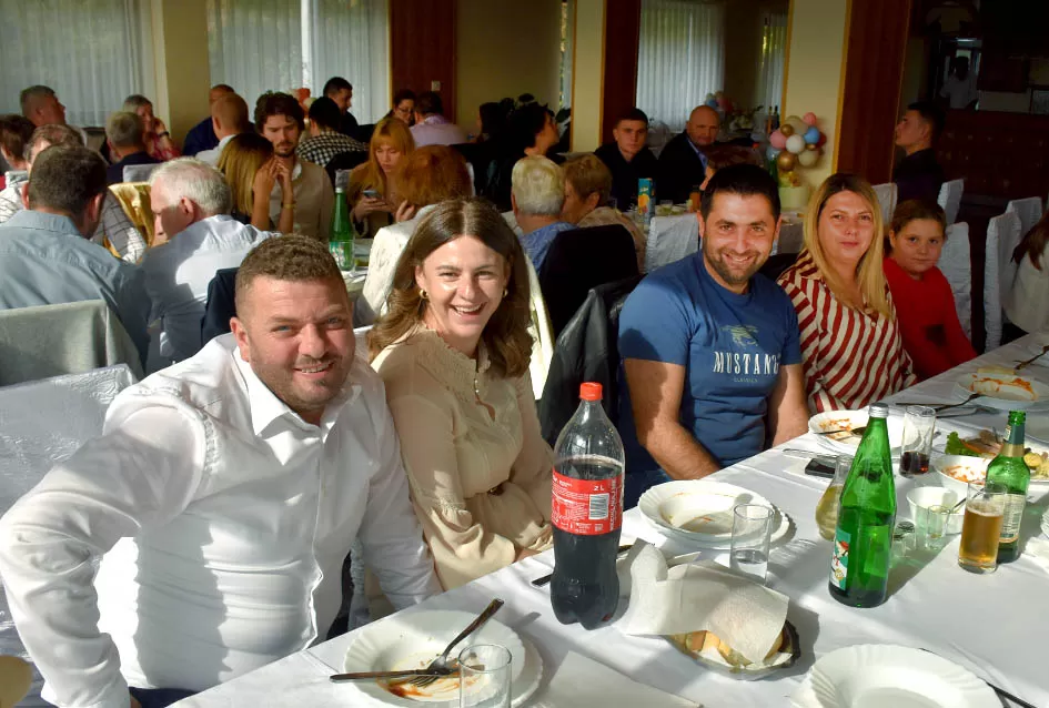 Dva osmijeha, dvostruka radost: Blizanci Dora i Lovro kršteni u Požegi