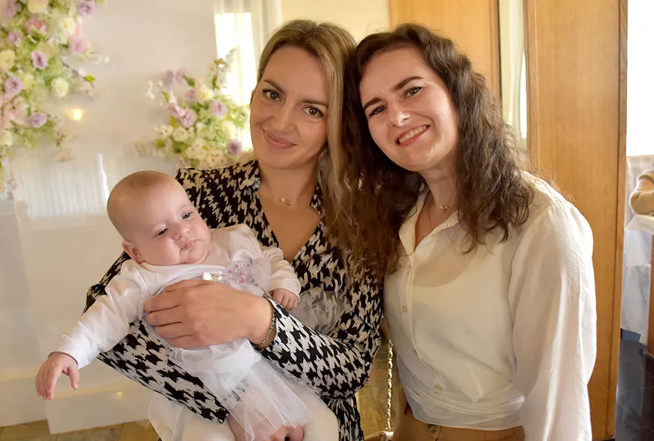 Dva osmijeha, dvostruka radost: Blizanci Dora i Lovro kršteni u Požegi