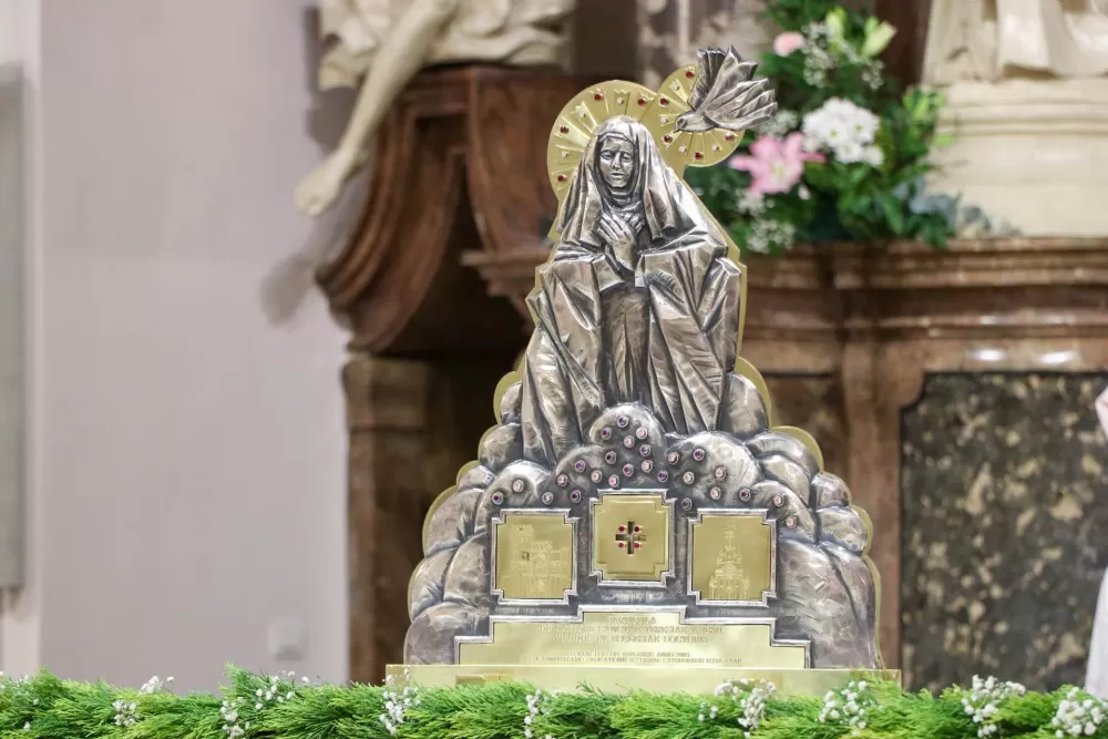 Molitveno bdijenje u požeškoj Katedrali u predvečerje svetkovine sv. Terezije