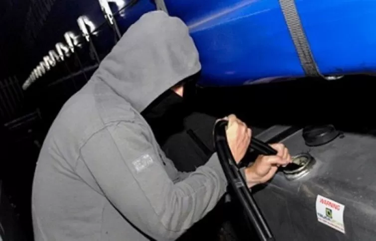 SB Online | Policija dovršila kriminalističko istraživanje u Starom Petrovom Selu: Pronađene velike količine goriva, lanaca i streljiva