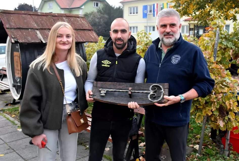 Kutjevački vinari svečano zaključili berbu grožđa na Trgu graševine