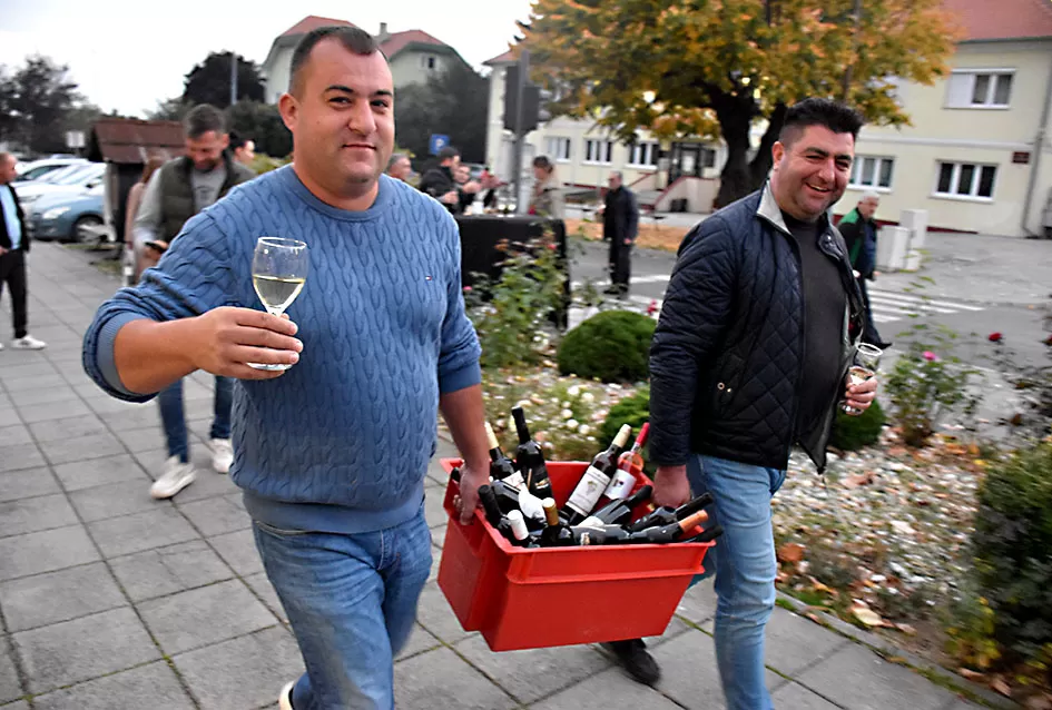 Kutjevački vinari svečano zaključili berbu grožđa na Trgu graševine