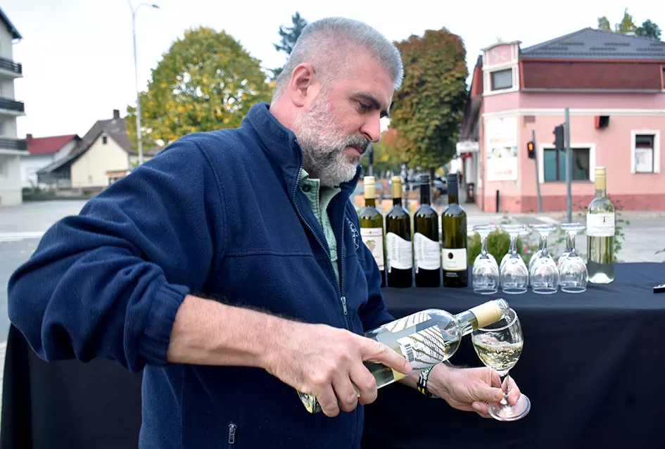Kutjevački vinari svečano zaključili berbu grožđa na Trgu graševine