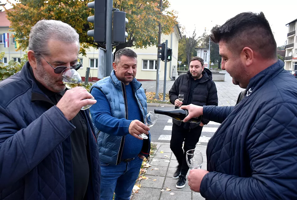 Kutjevački vinari svečano zaključili berbu grožđa na Trgu graševine