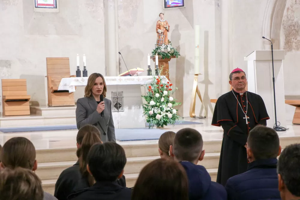 Požeška biskupija dodijelila 183 stipendije učenicima i studentima