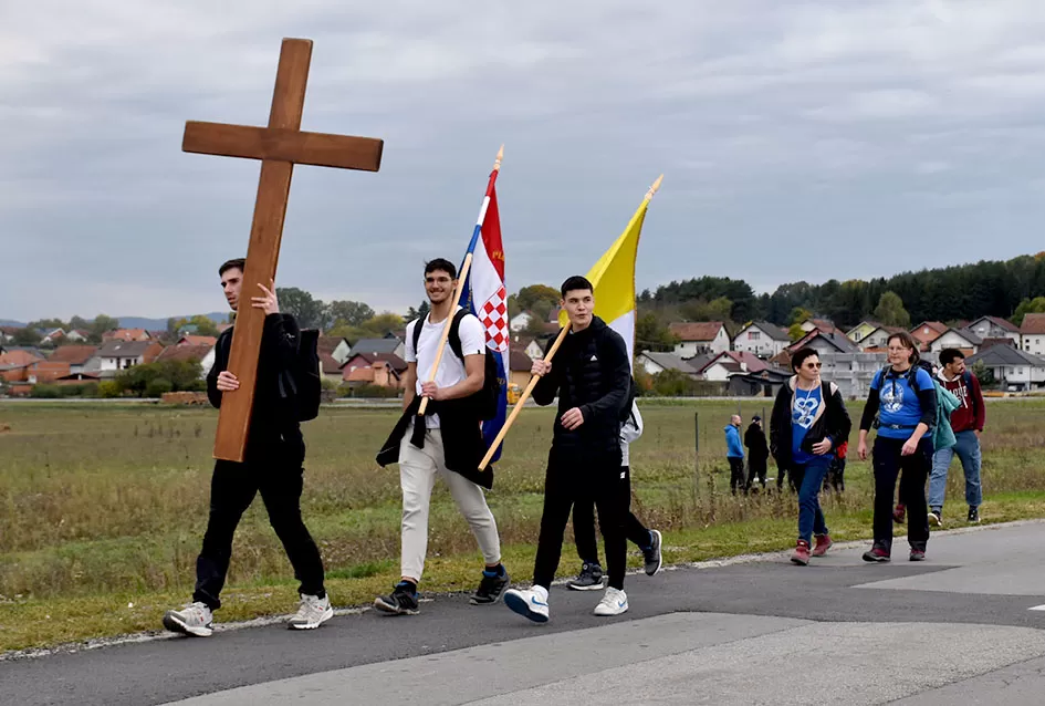 Mladi Zagreba i Požege na Planinarskom križnom putu kroz Požeštinu