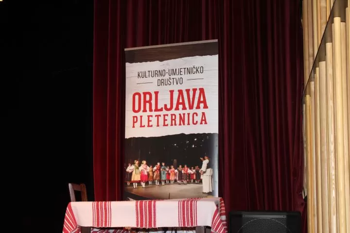 KULTURNO-UMJETNIČKO DRUŠTVO „ORLJAVA“: Održan dvosatni koncert „Lišće šuška, a tambura svira“