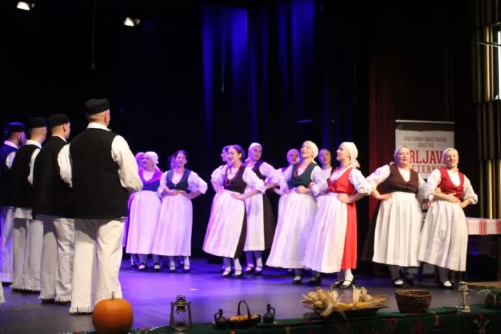 KULTURNO-UMJETNIČKO DRUŠTVO „ORLJAVA“: Održan dvosatni koncert „Lišće šuška, a tambura svira“